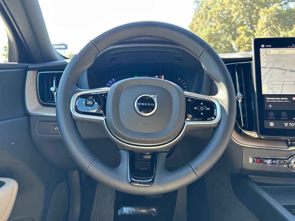 2026 Volvo XC60 - Image 14