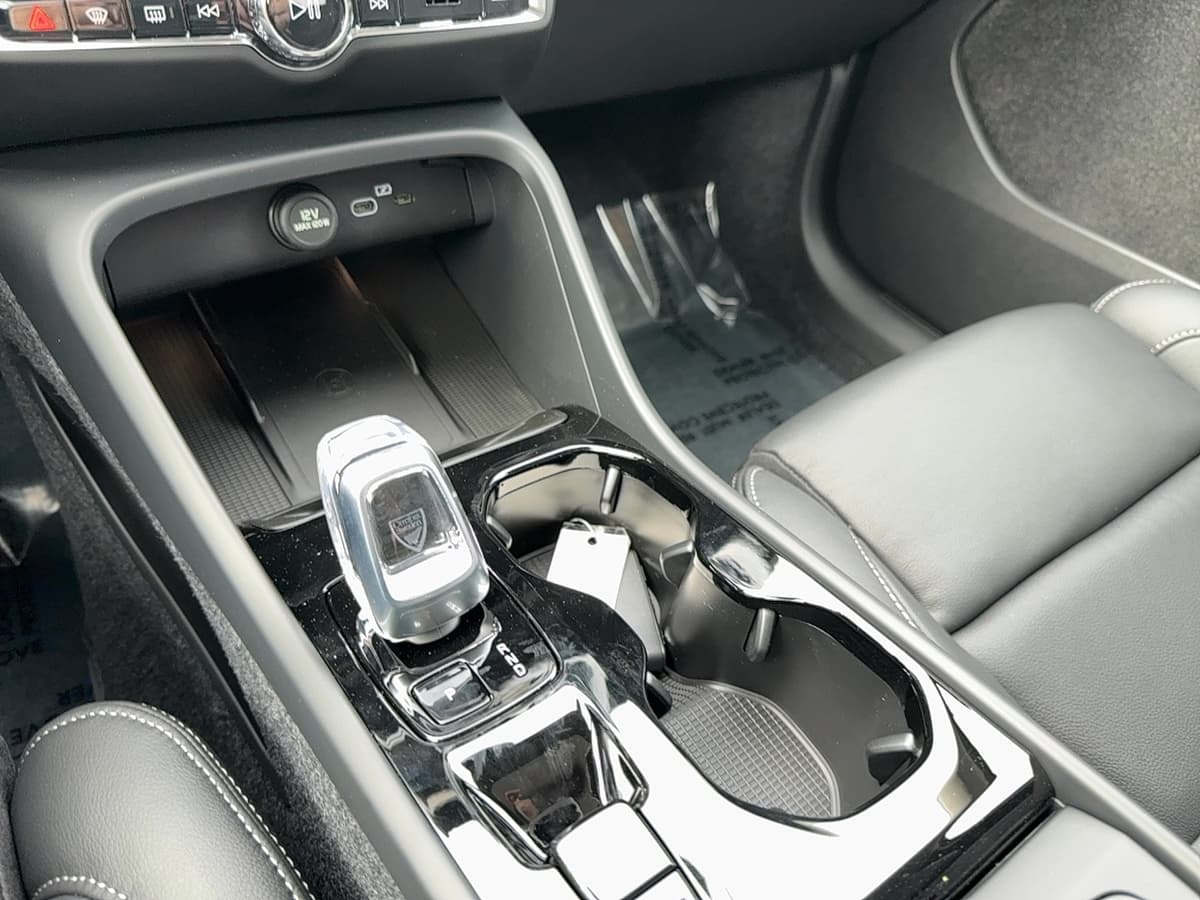 2026 Volvo XC40 - Image 23