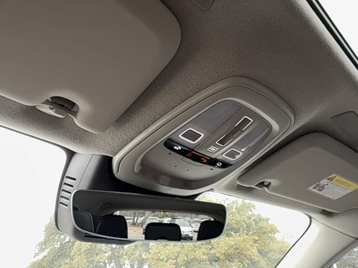 2026 Volvo XC40 - Image 23