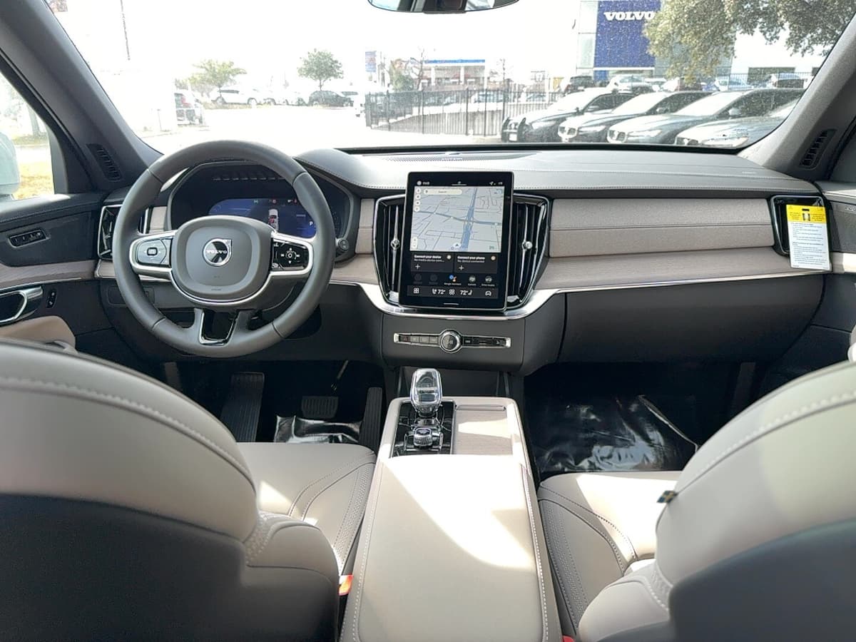 2026 Volvo XC90 plug-in hybrid - Image 16