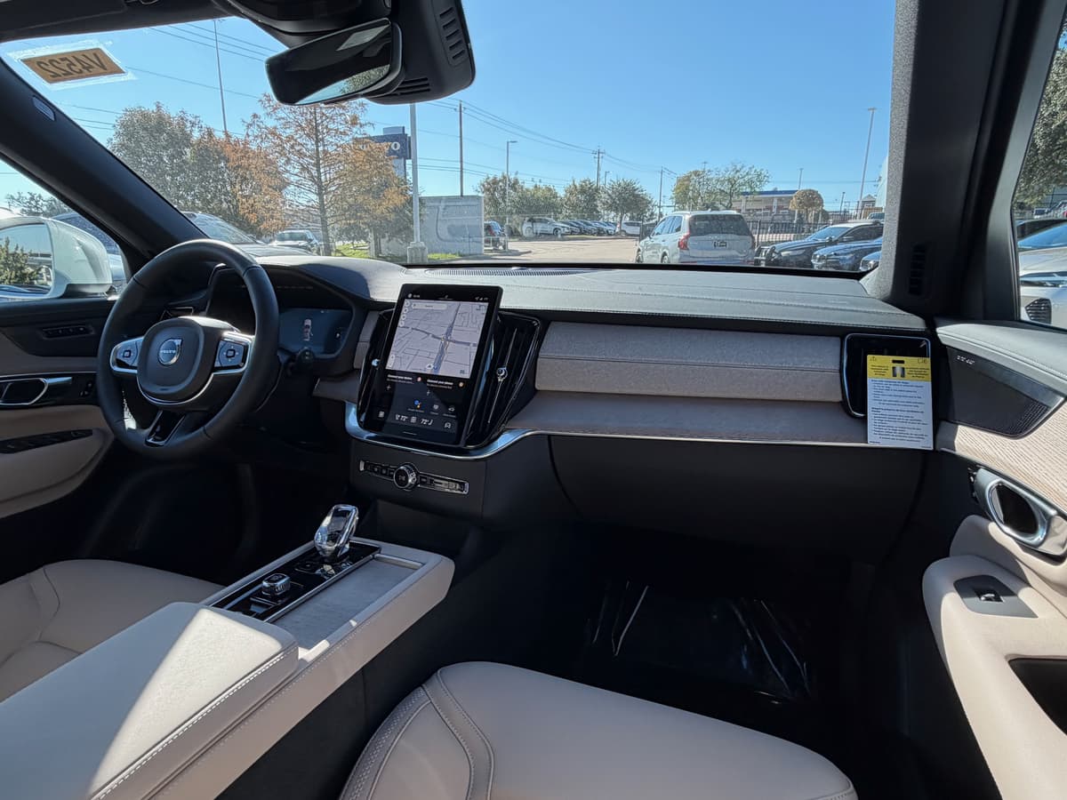 2026 Volvo XC90 plug-in hybrid - Image 10