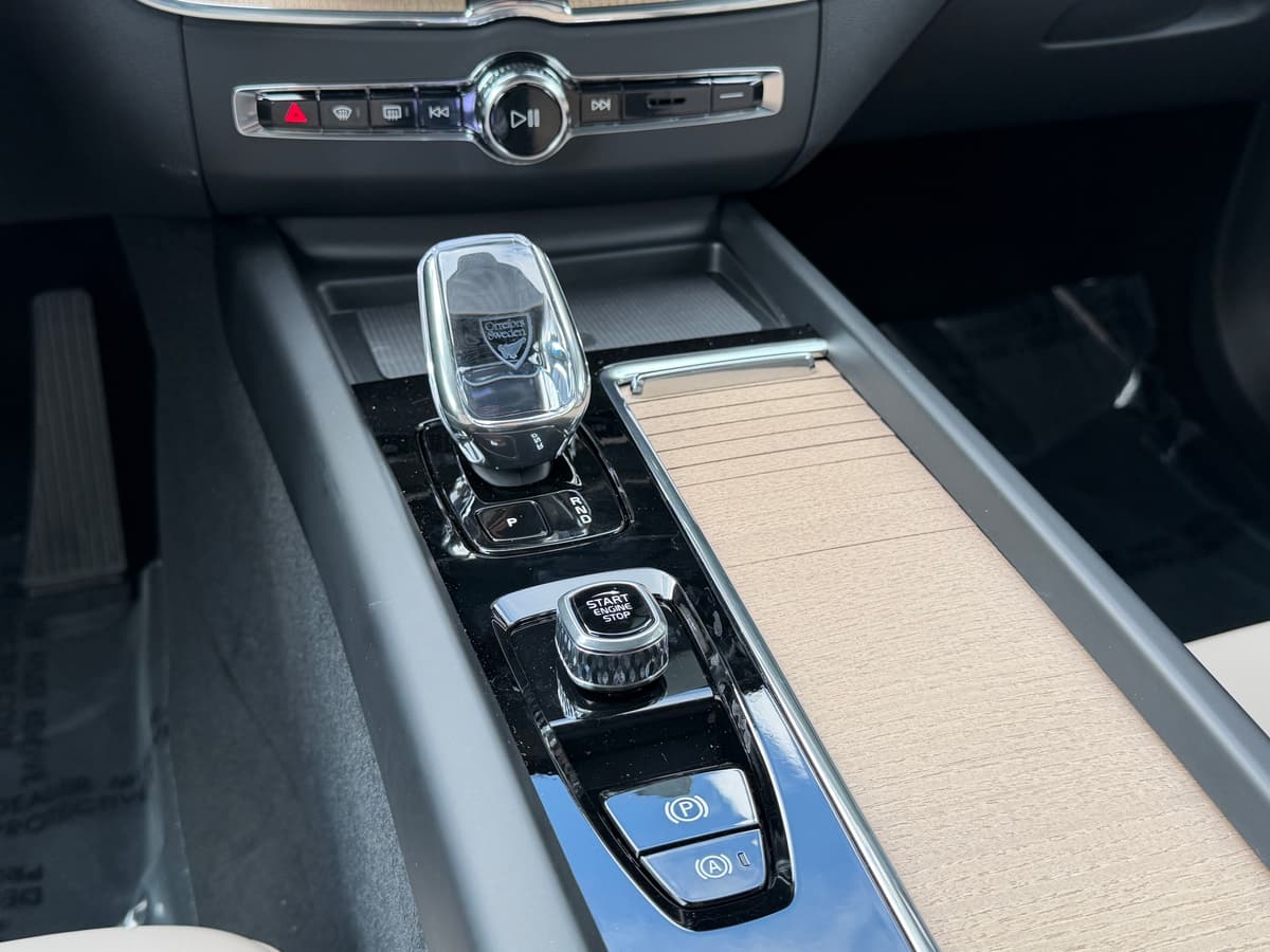 2026 Volvo XC60 - Image 13
