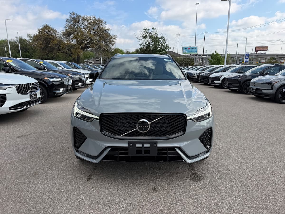 2026 Volvo XC60 - Image 6