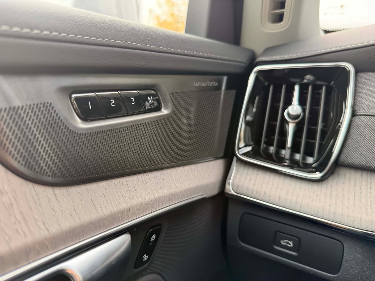 2026 Volvo XC90 - Image 18
