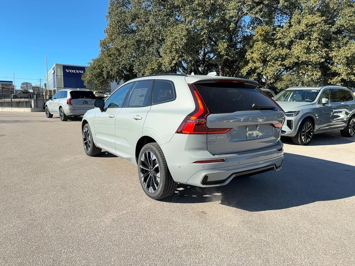 2026 Volvo XC60 - Image 4