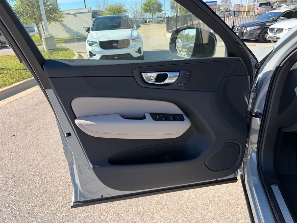 2026 Volvo XC60 - Image 14