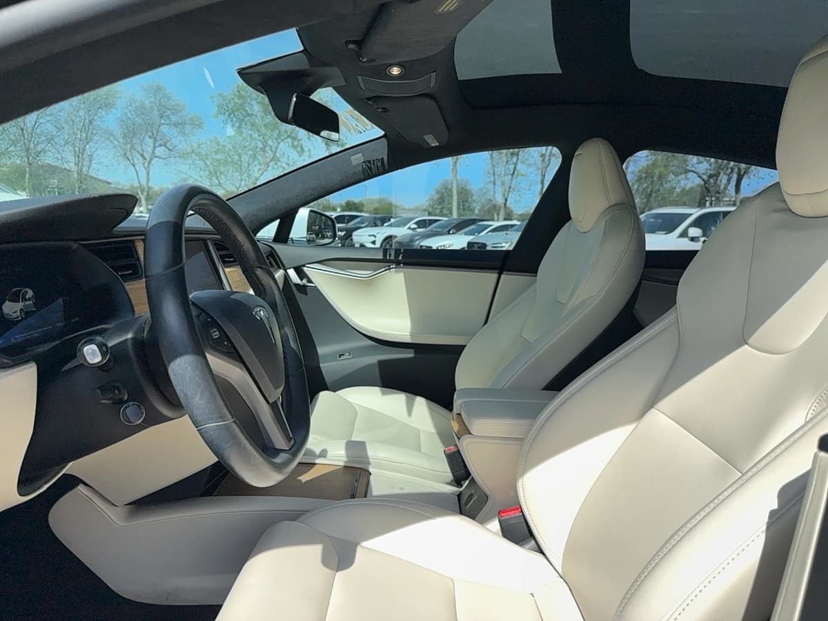 2020 Tesla Model S - Image 11