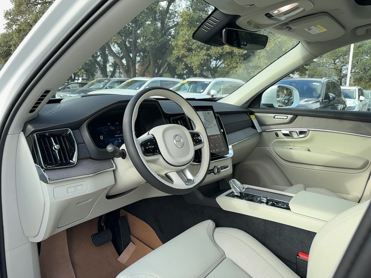 2026 Volvo XC90 plug-in hybrid - Image 8