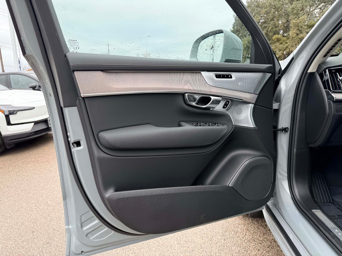 2026 Volvo XC90 - Image 11
