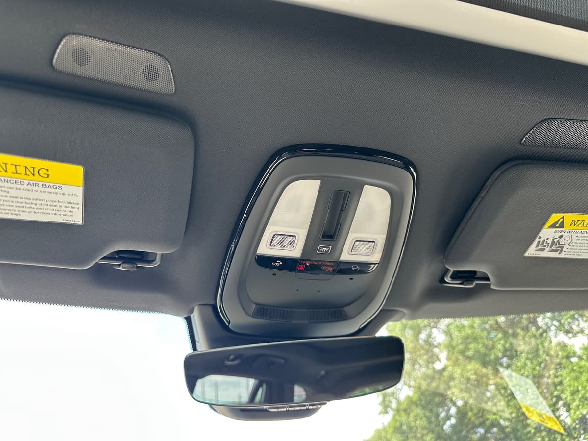 2026 Volvo XC90 plug-in hybrid - Image 17