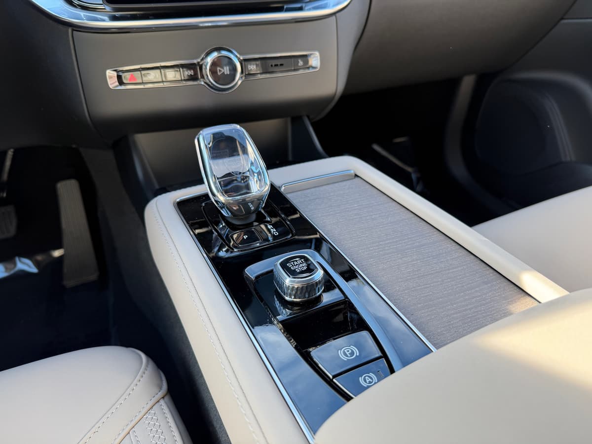 2026 Volvo XC90 - Image 13