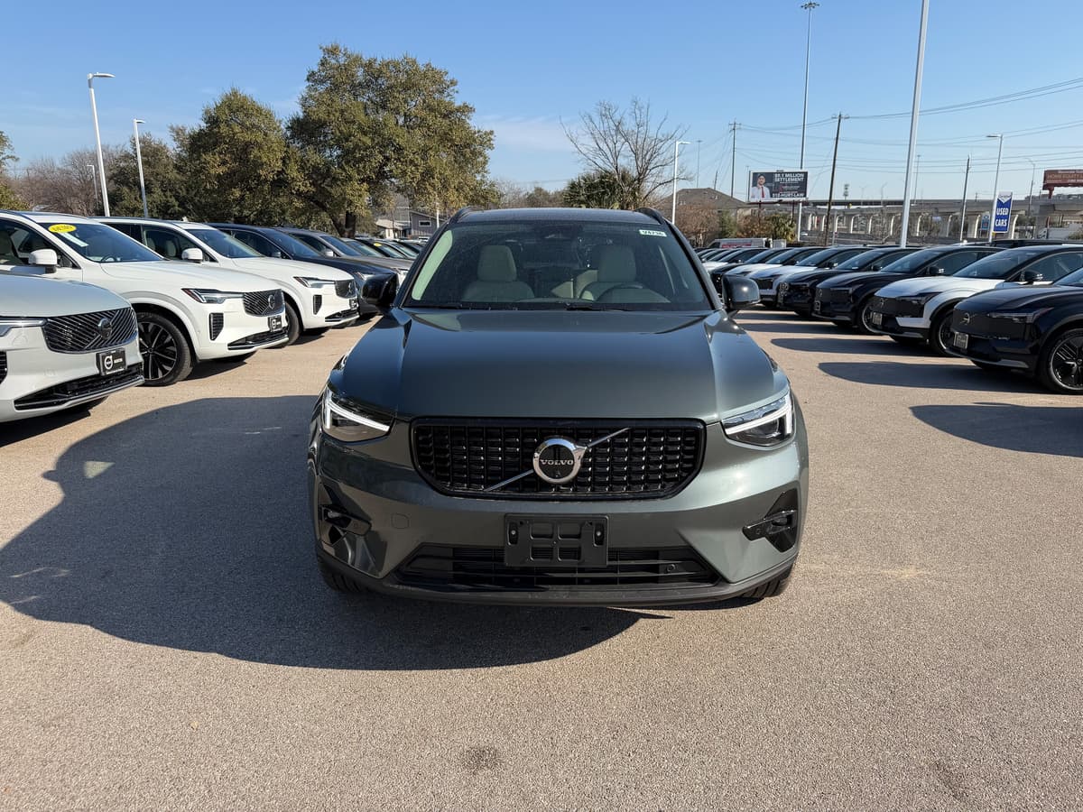 2026 Volvo XC40 - Image 6