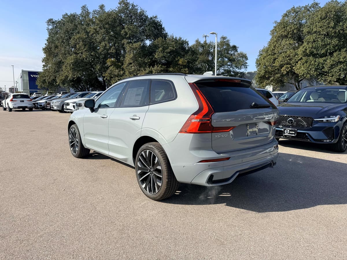 2026 Volvo XC60 - Image 4