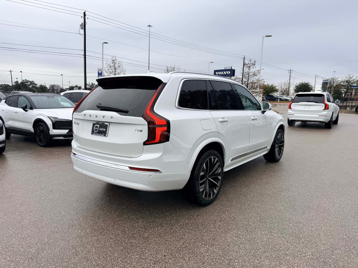 2026 Volvo XC90 plug-in hybrid - Image 6