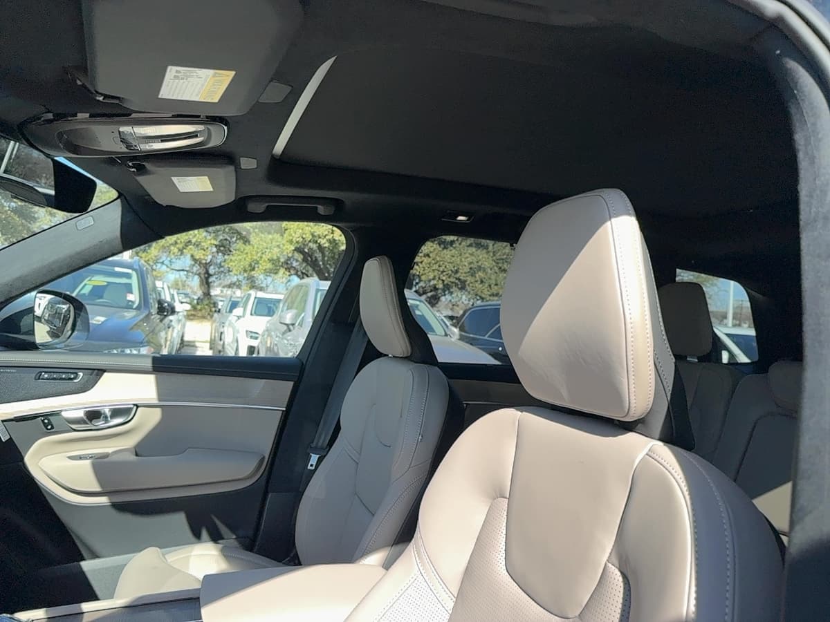 2026 Volvo XC90 plug-in hybrid - Image 11