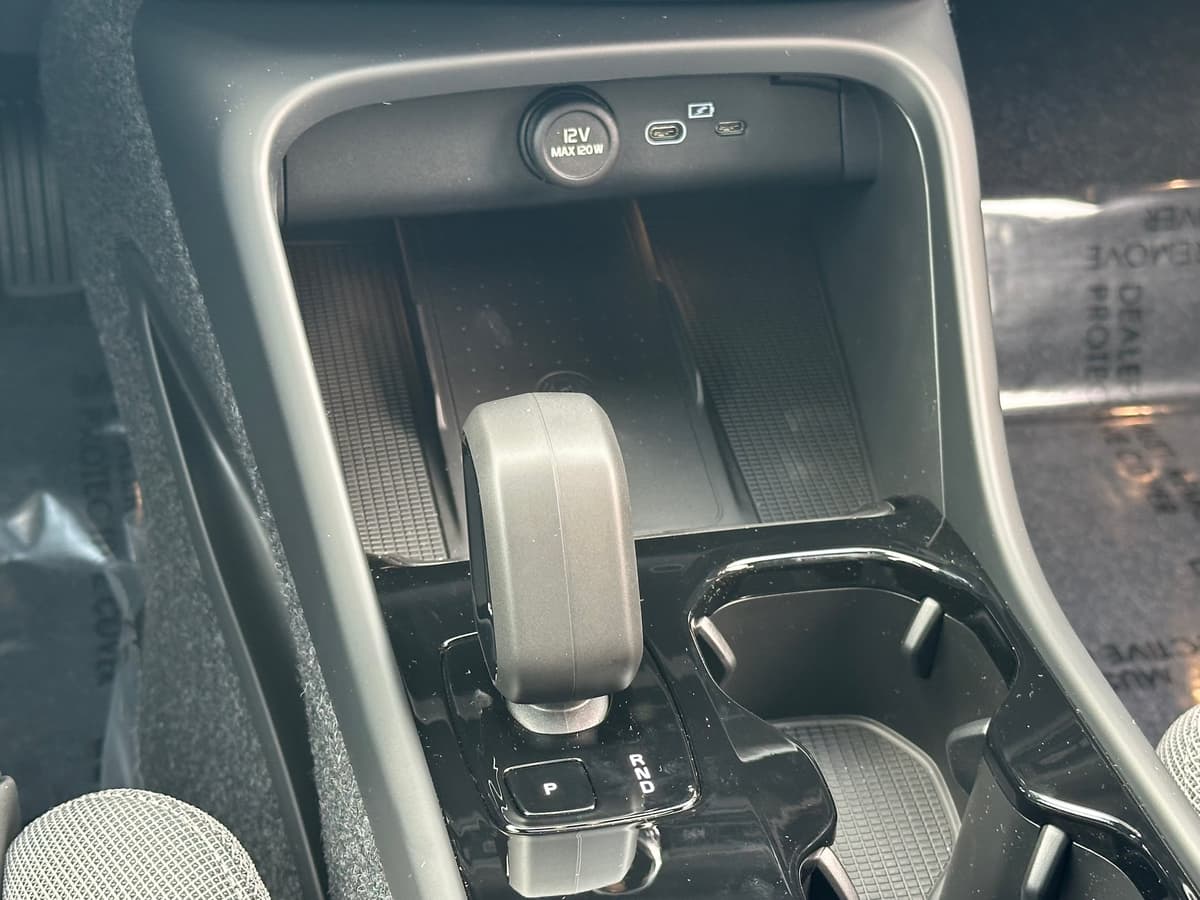 2026 Volvo EX40 - Image 13