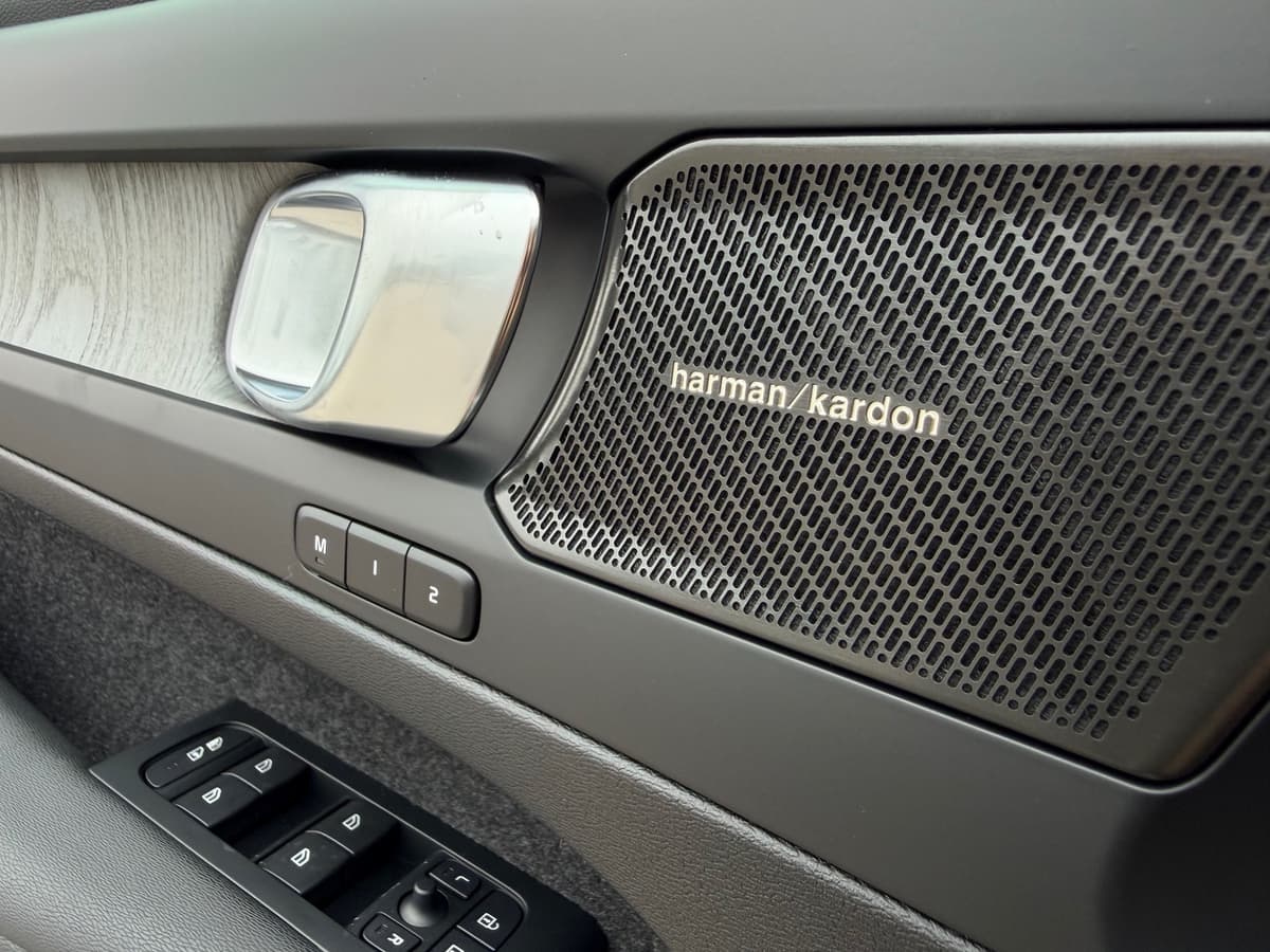 2026 Volvo XC40 - Image 17