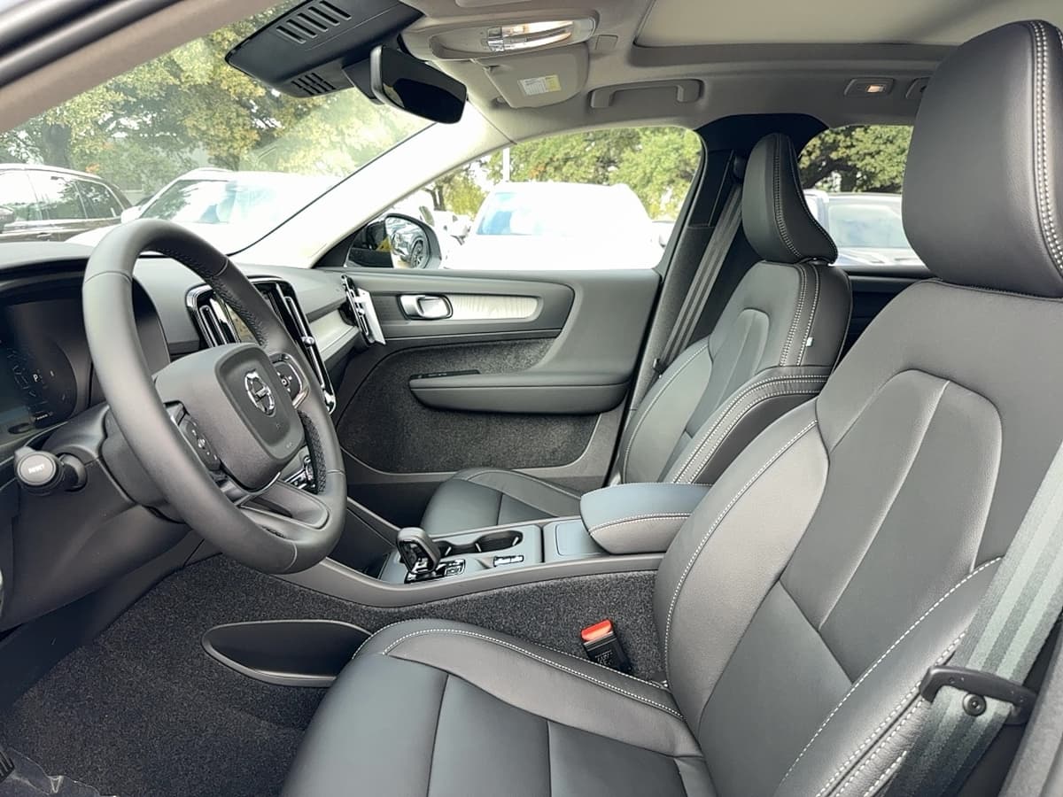 2026 Volvo XC40 - Image 12