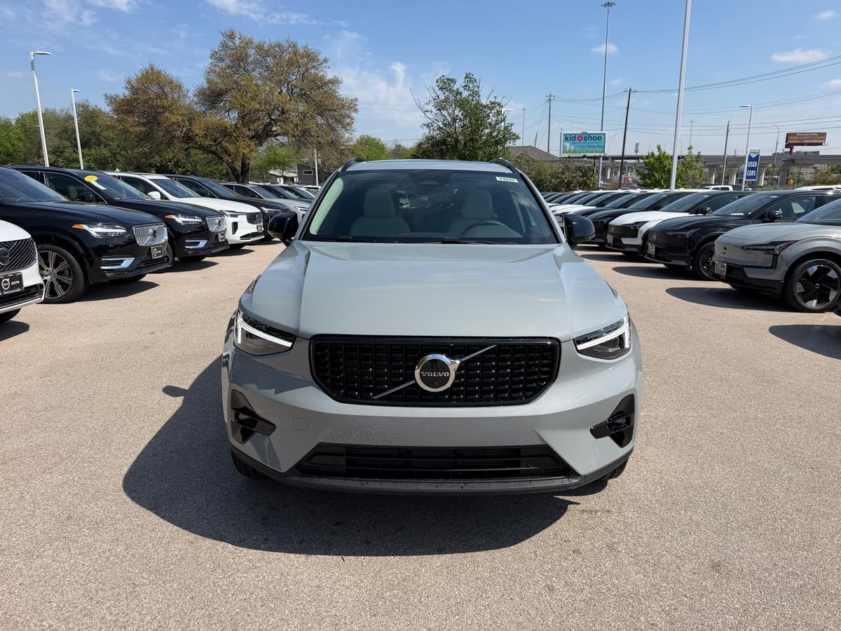 2026 Volvo XC40 - Image 6