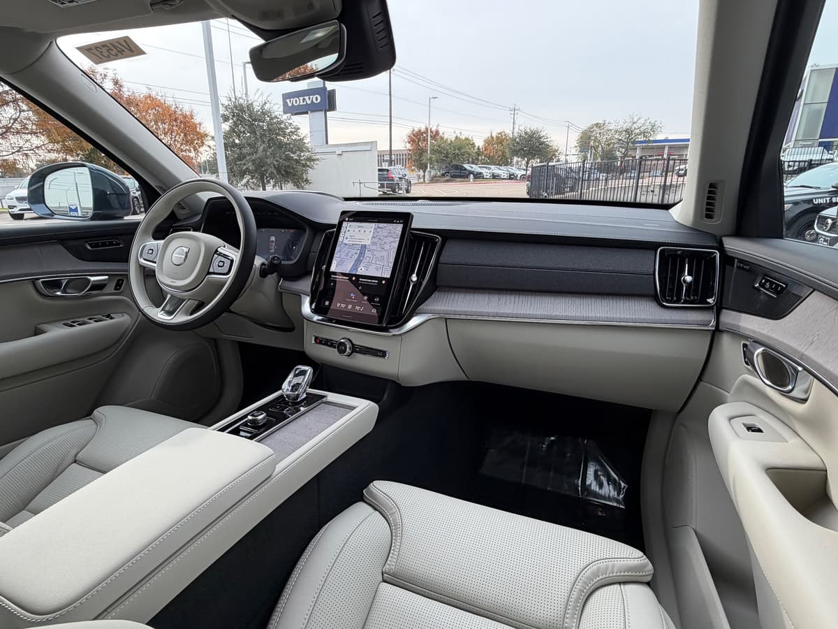 2026 Volvo XC90 plug-in hybrid - Image 11