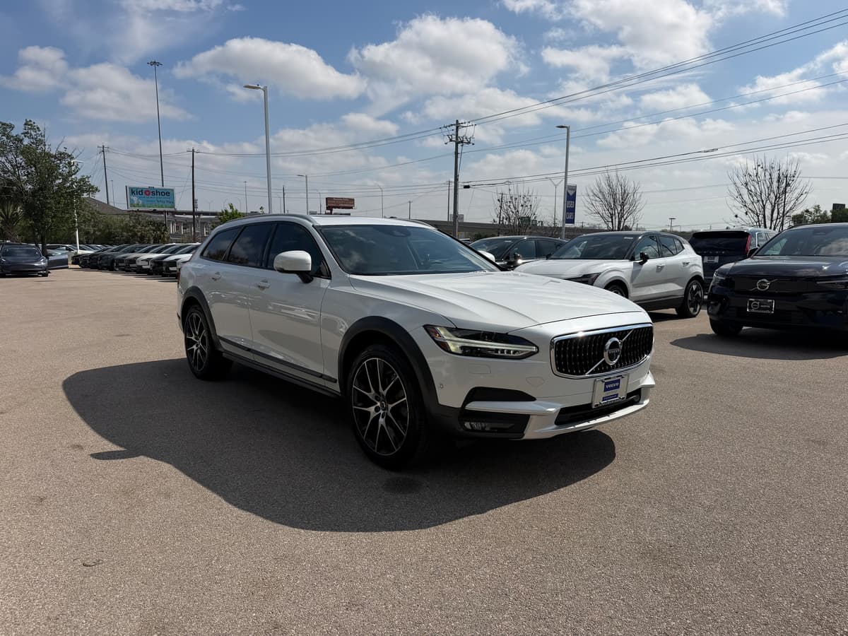 2018 Volvo V90 Cross Country - Image 7