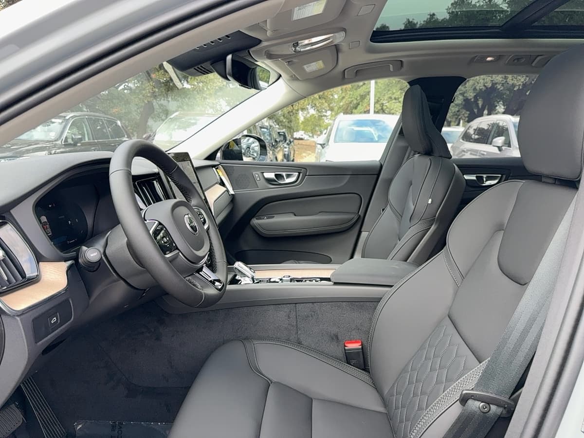 2026 Volvo XC60 - Image 14