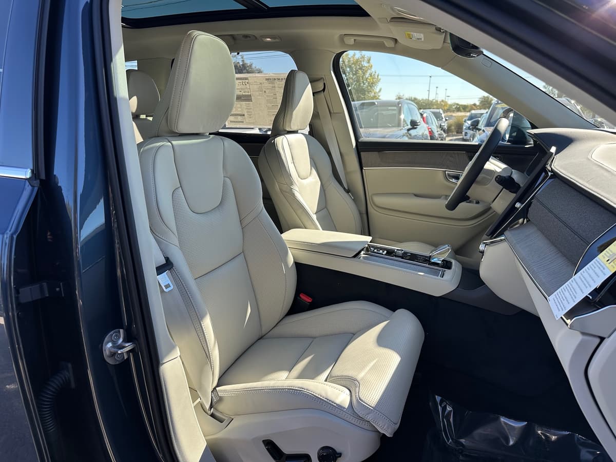 2026 Volvo XC90 - Image 8