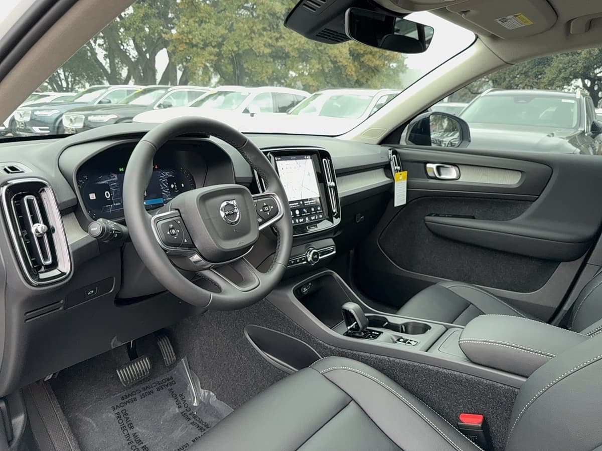2026 Volvo XC40 - Image 10