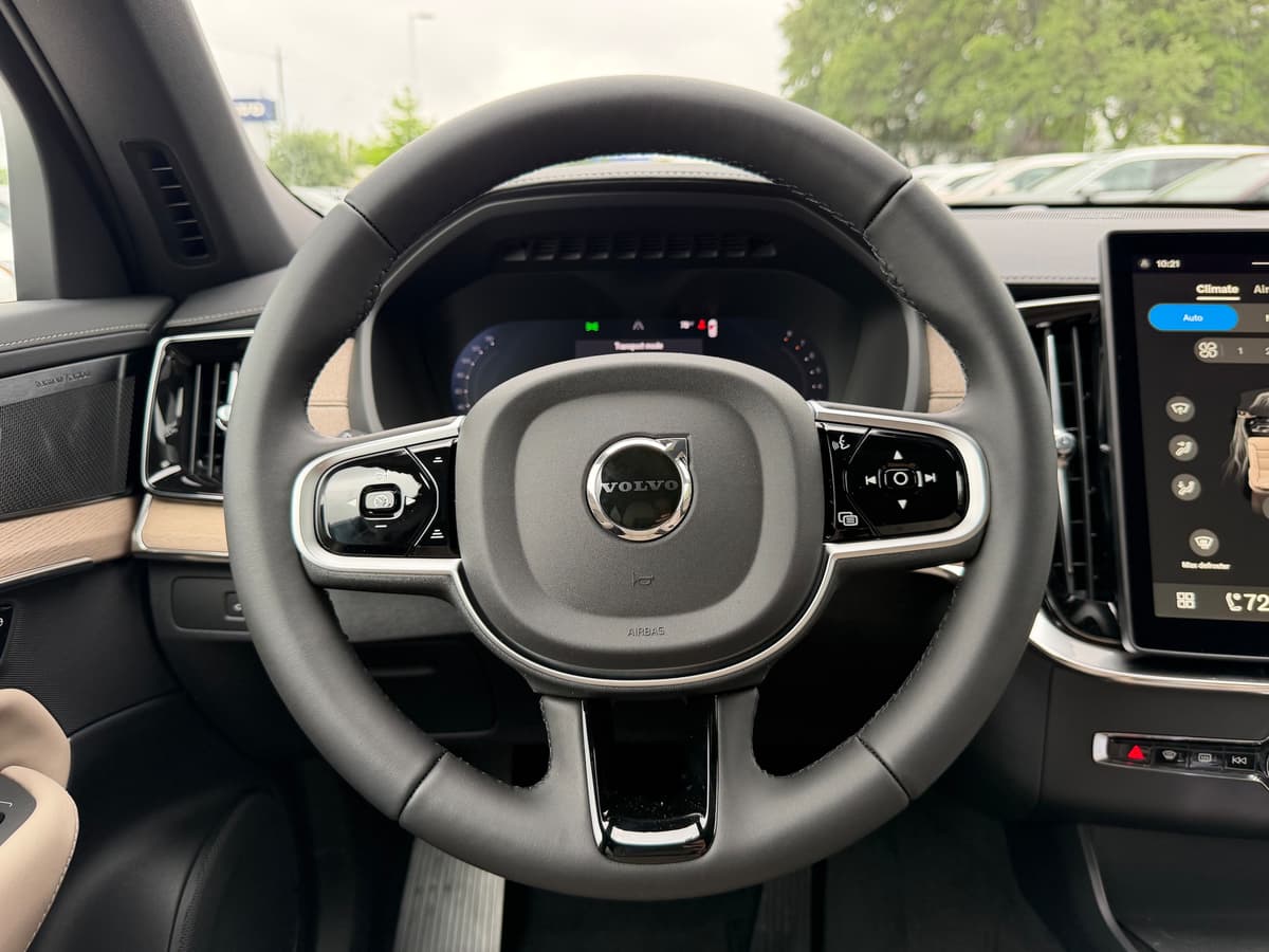2026 Volvo XC90 - Image 13