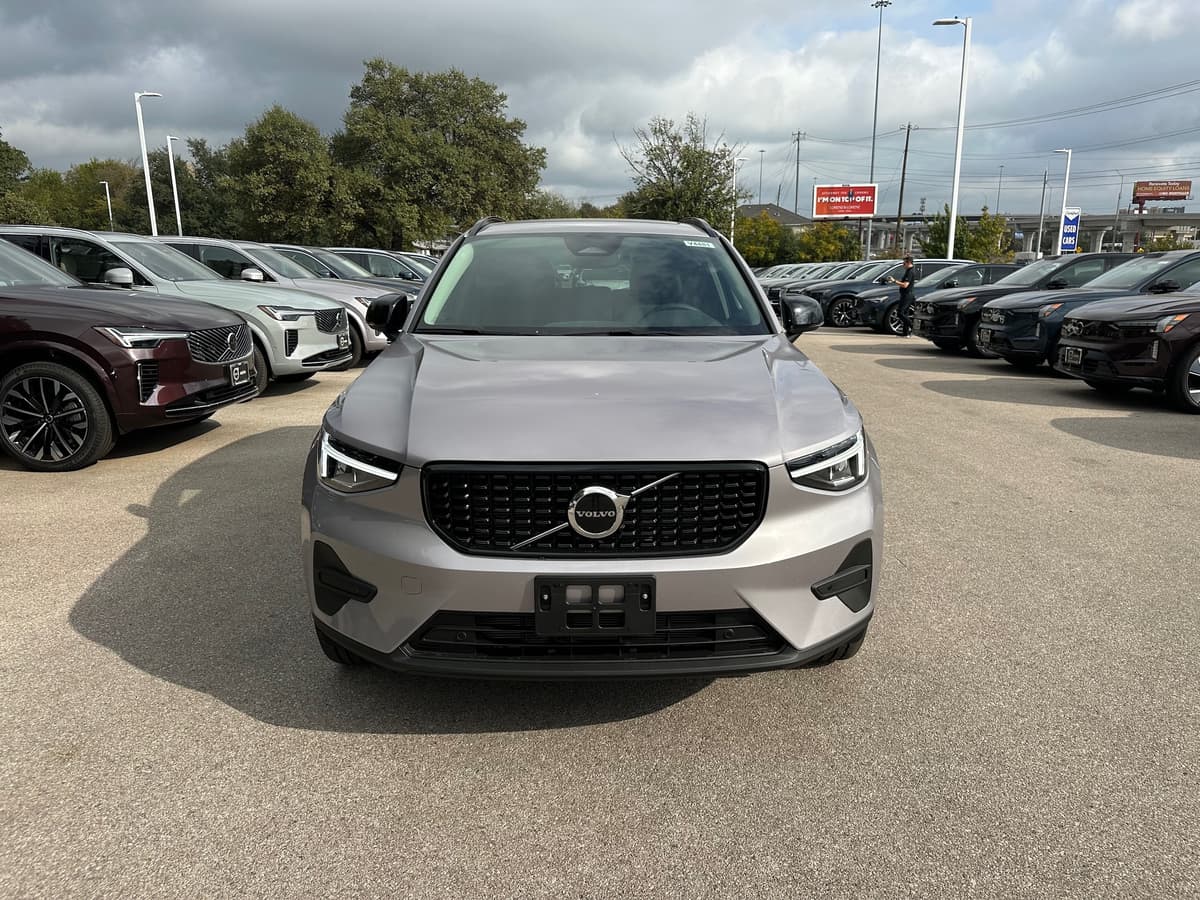 2026 Volvo XC40 - Image 6
