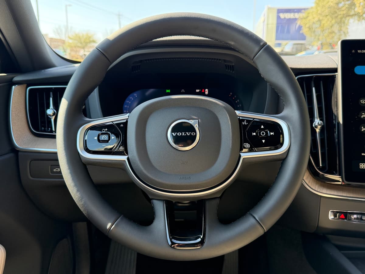 2026 Volvo XC60 - Image 14
