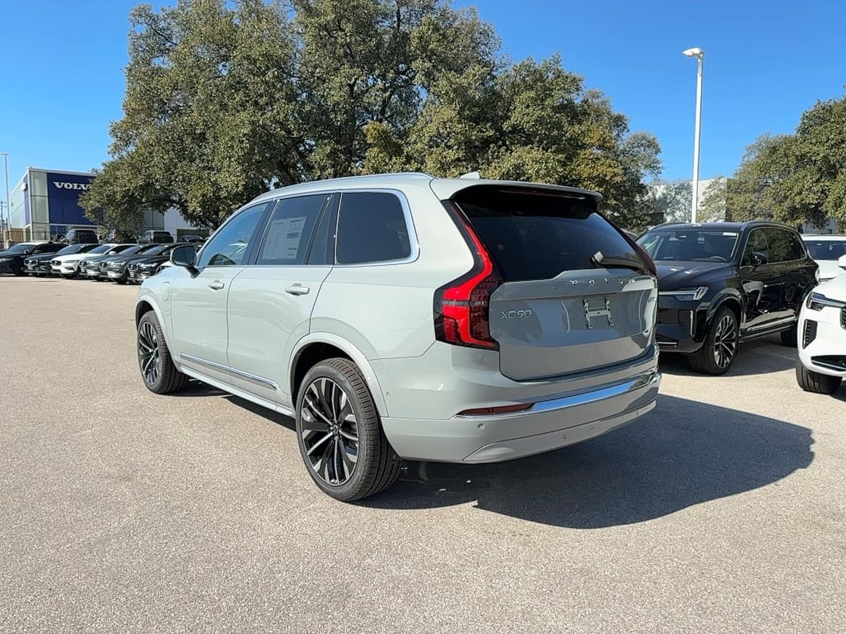 2026 Volvo XC90 plug-in hybrid - Image 4