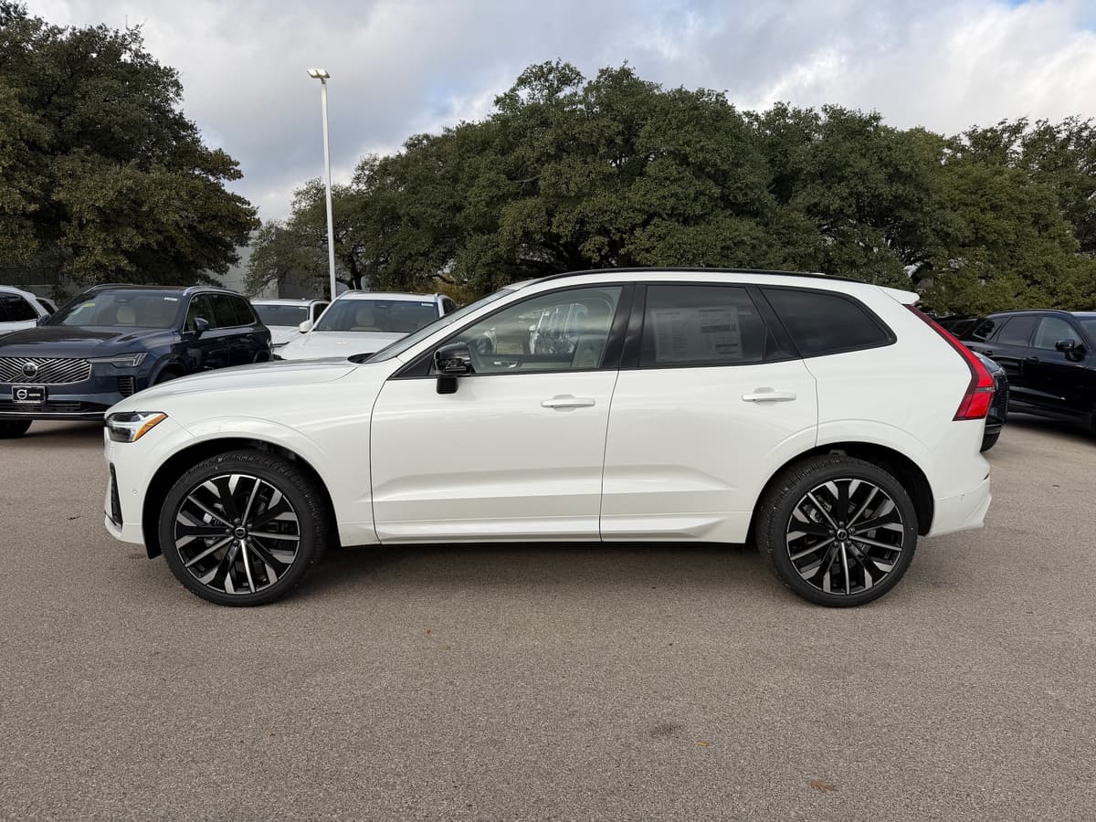 2026 Volvo XC60 - Image 3