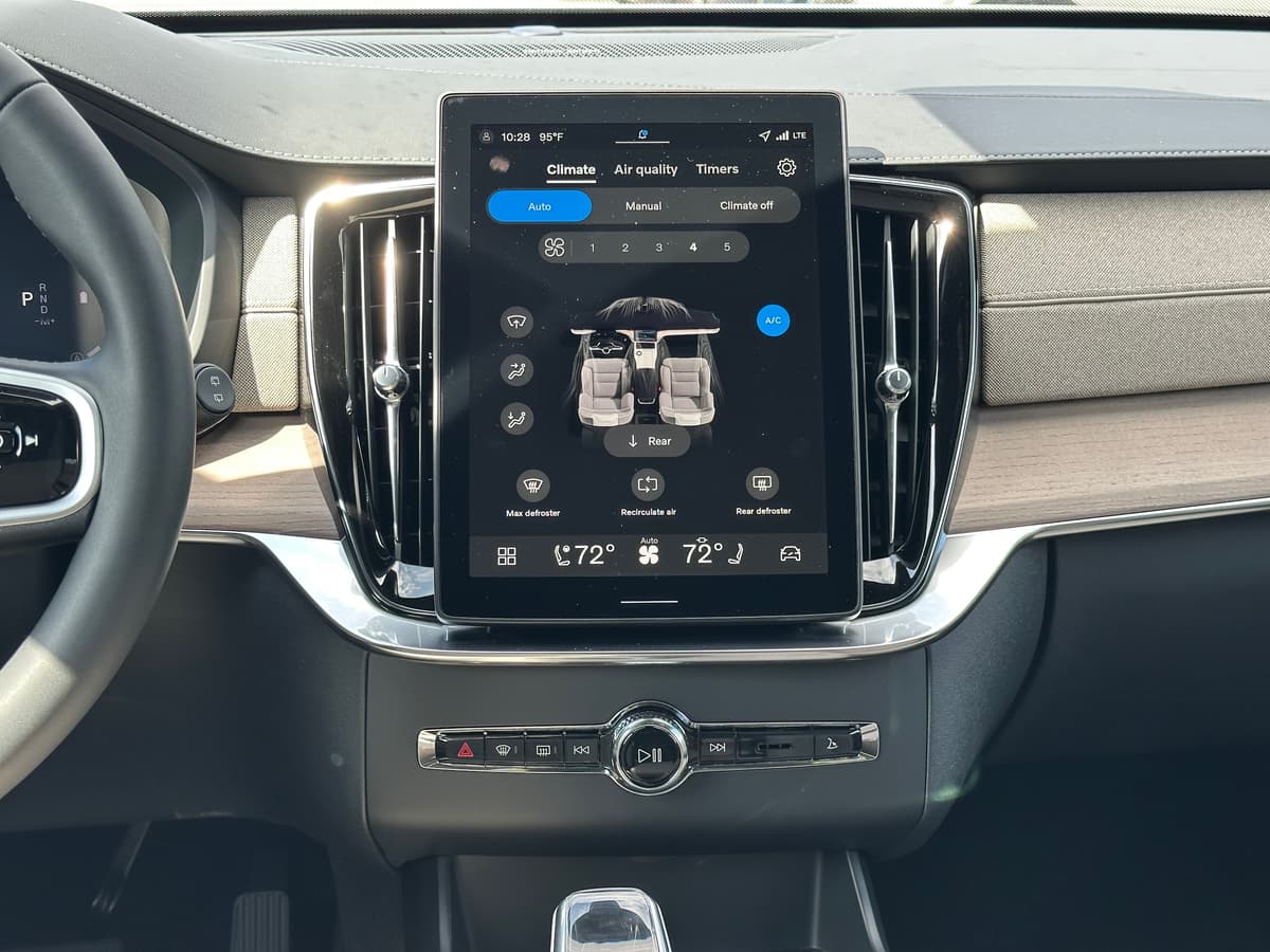 2026 Volvo XC90 - Image 12