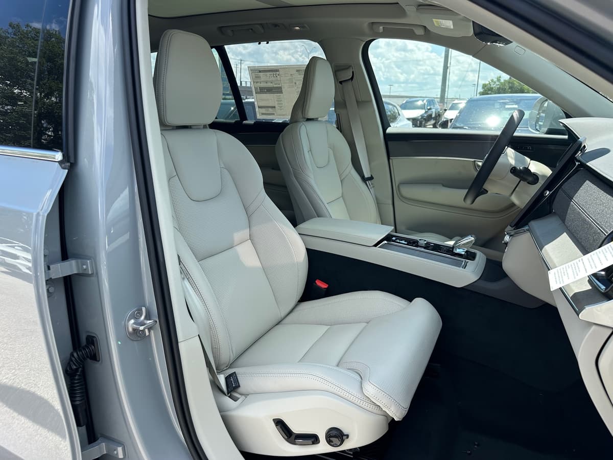 2026 Volvo XC90 - Image 8