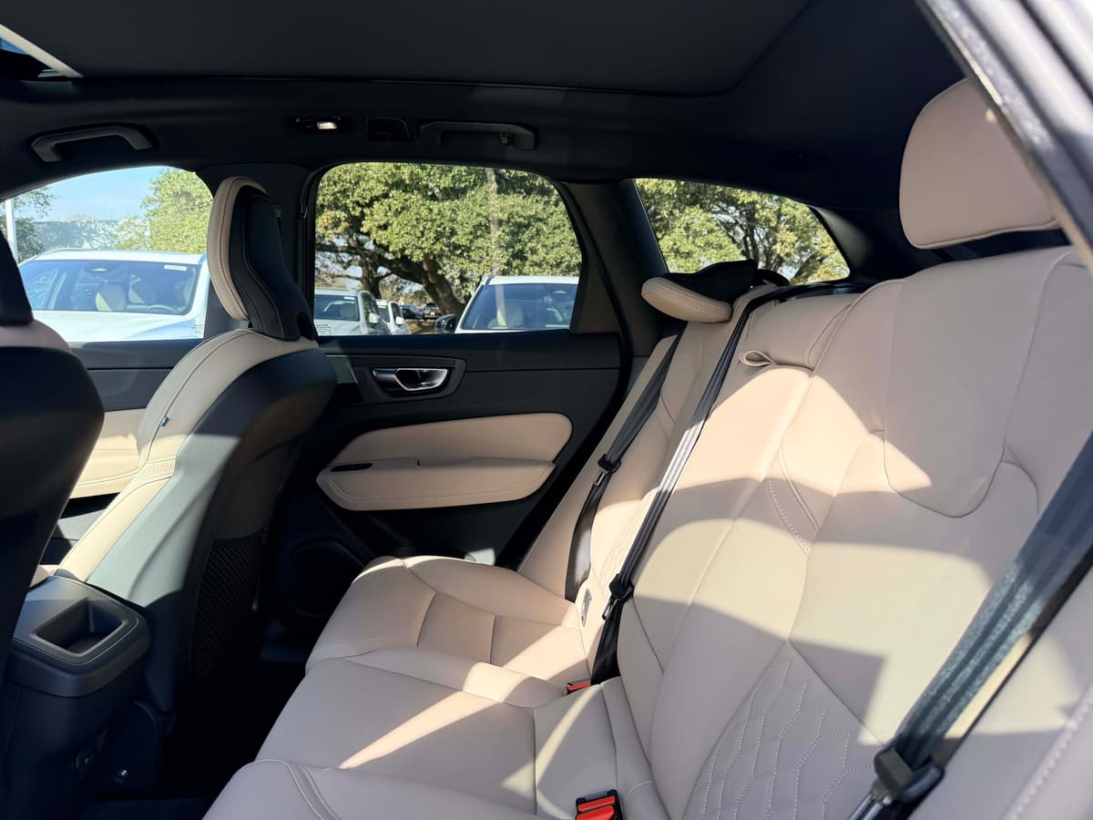 2026 Volvo XC60 - Image 15