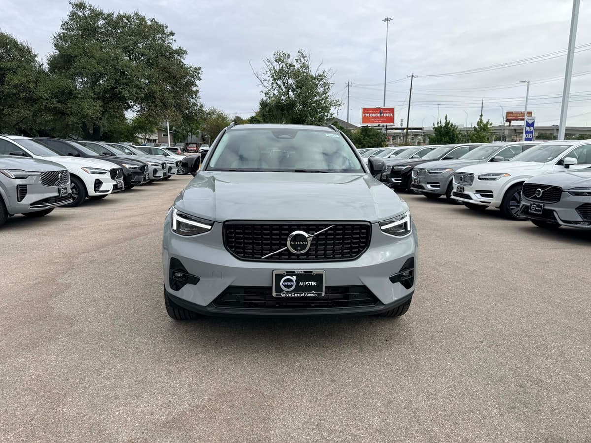 2026 Volvo XC40 - Image 8