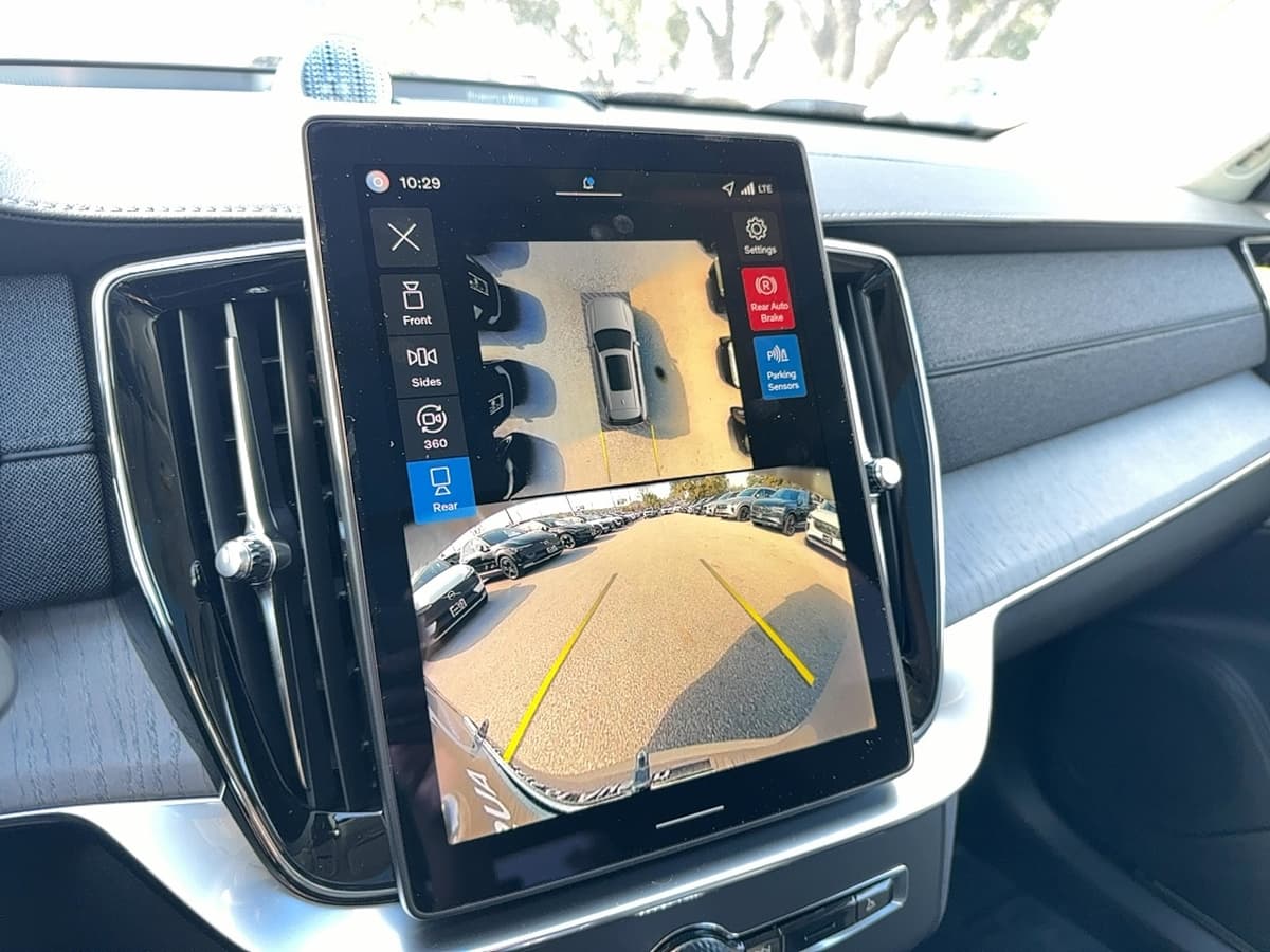 2026 Volvo XC90 plug-in hybrid - Image 23