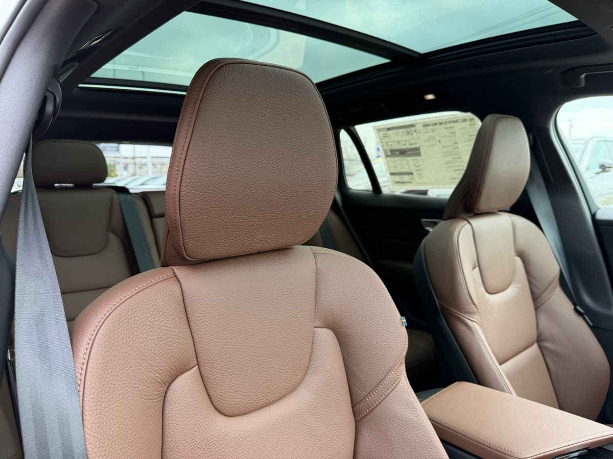 2026 Volvo V60 Cross Country - Image 9