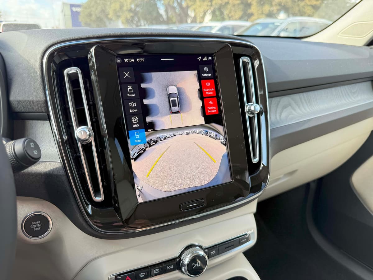 2026 Volvo XC40 - Image 26