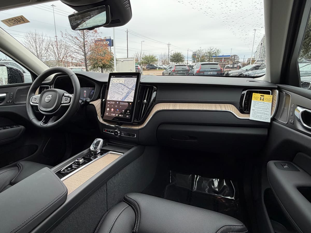 2026 Volvo XC60 - Image 10
