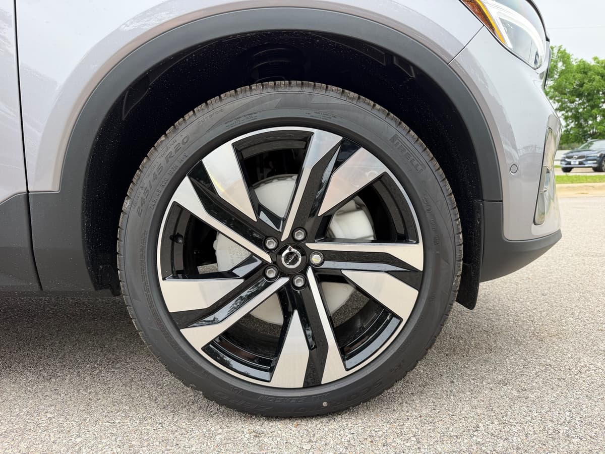 2026 Volvo XC40 - Image 6
