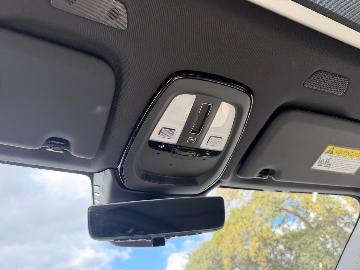 2026 Volvo XC60 plug-in hybrid - Image 15