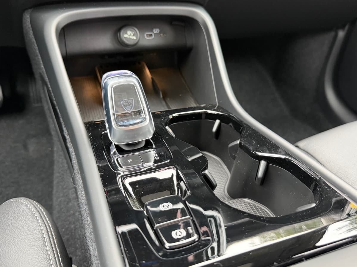 2026 Volvo XC40 - Image 12