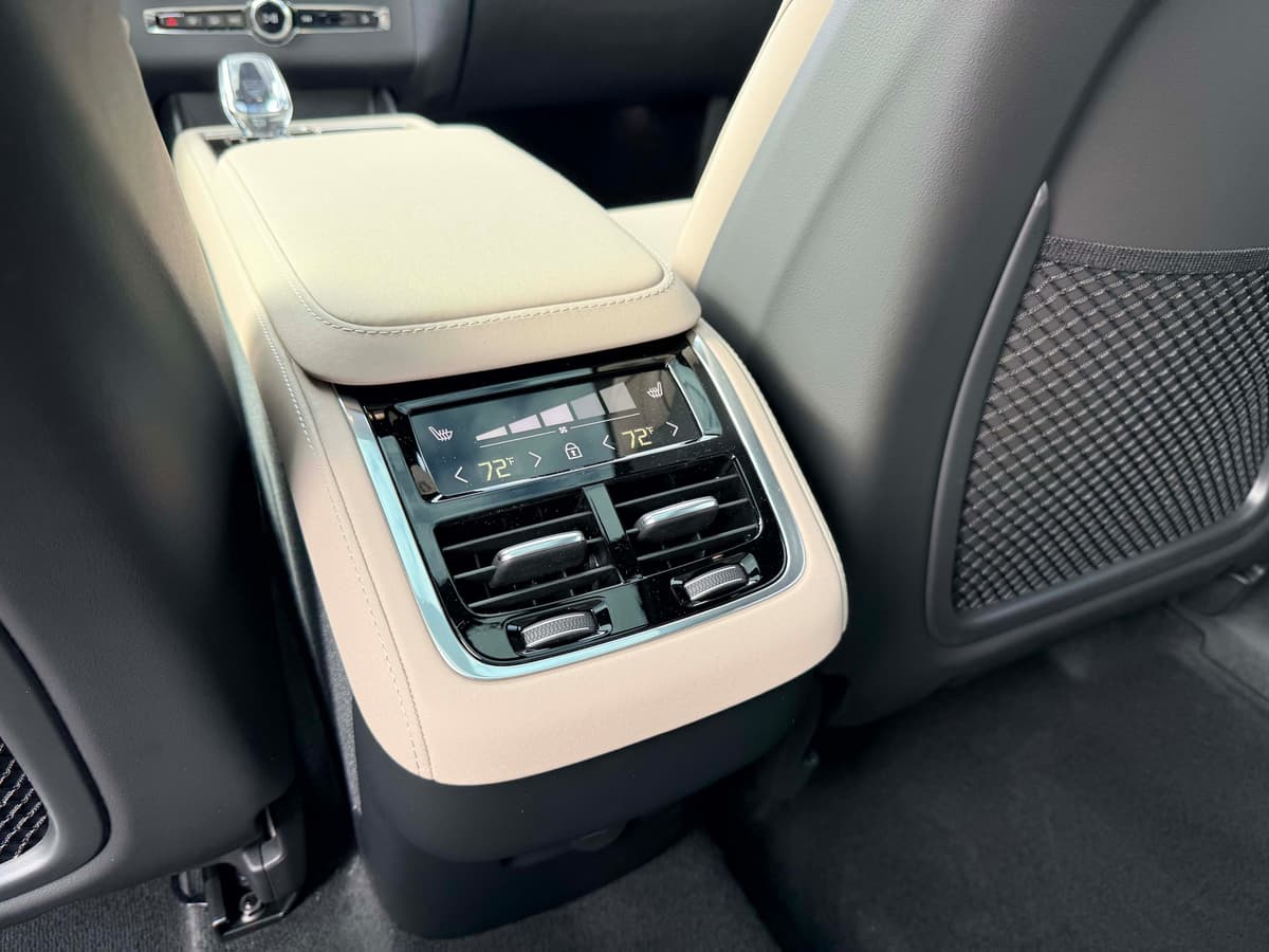 2026 Volvo XC90 - Image 18