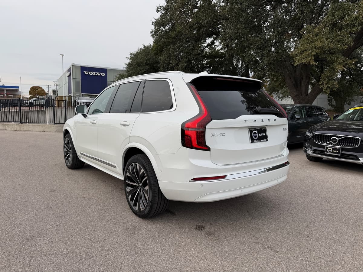 2026 Volvo XC90 plug-in hybrid - Image 4