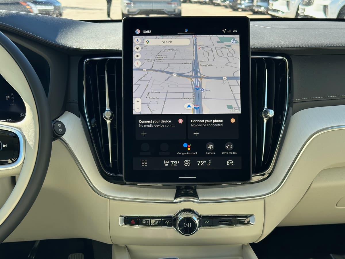 2026 Volvo XC60 - Image 12