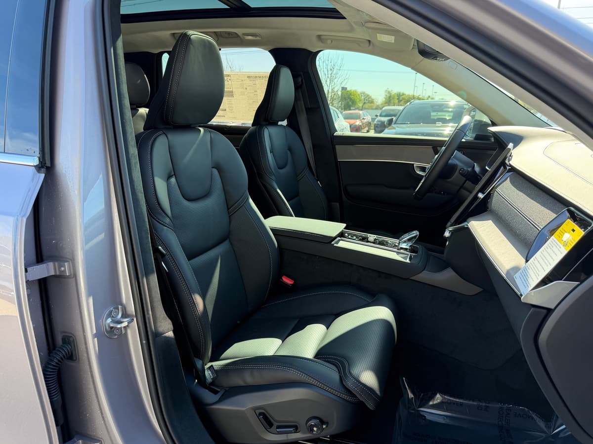 2026 Volvo XC90 - Image 8