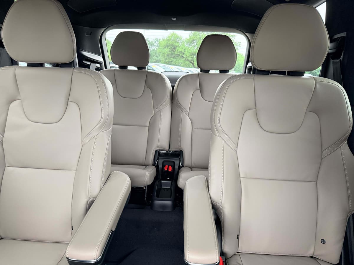 2026 Volvo XC90 plug-in hybrid - Image 24