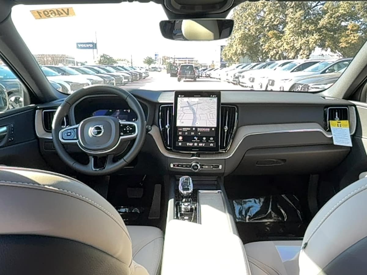 2026 Volvo XC60 - Image 17